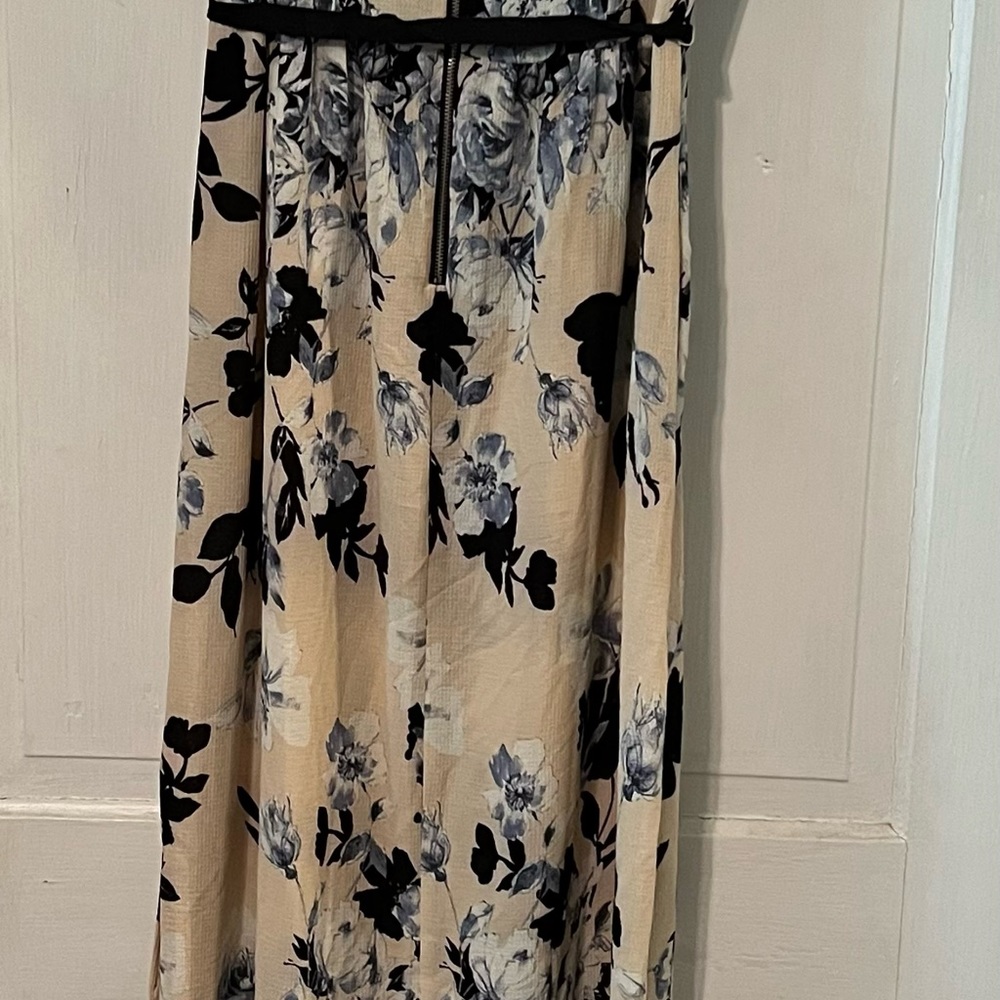 Cute flowered sleeveless dress - Picture 2 of 3